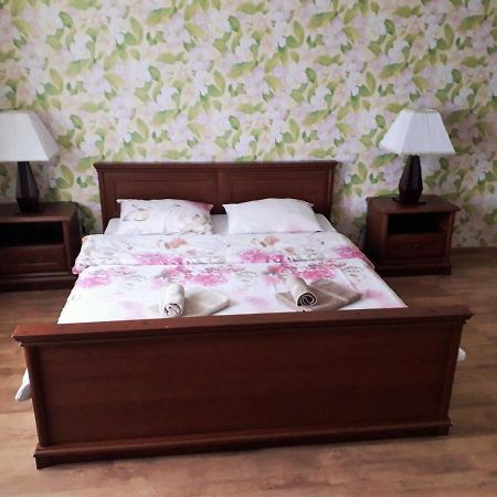 Guest House On Ivana Franka Novyye Petrovtsy エクステリア 写真