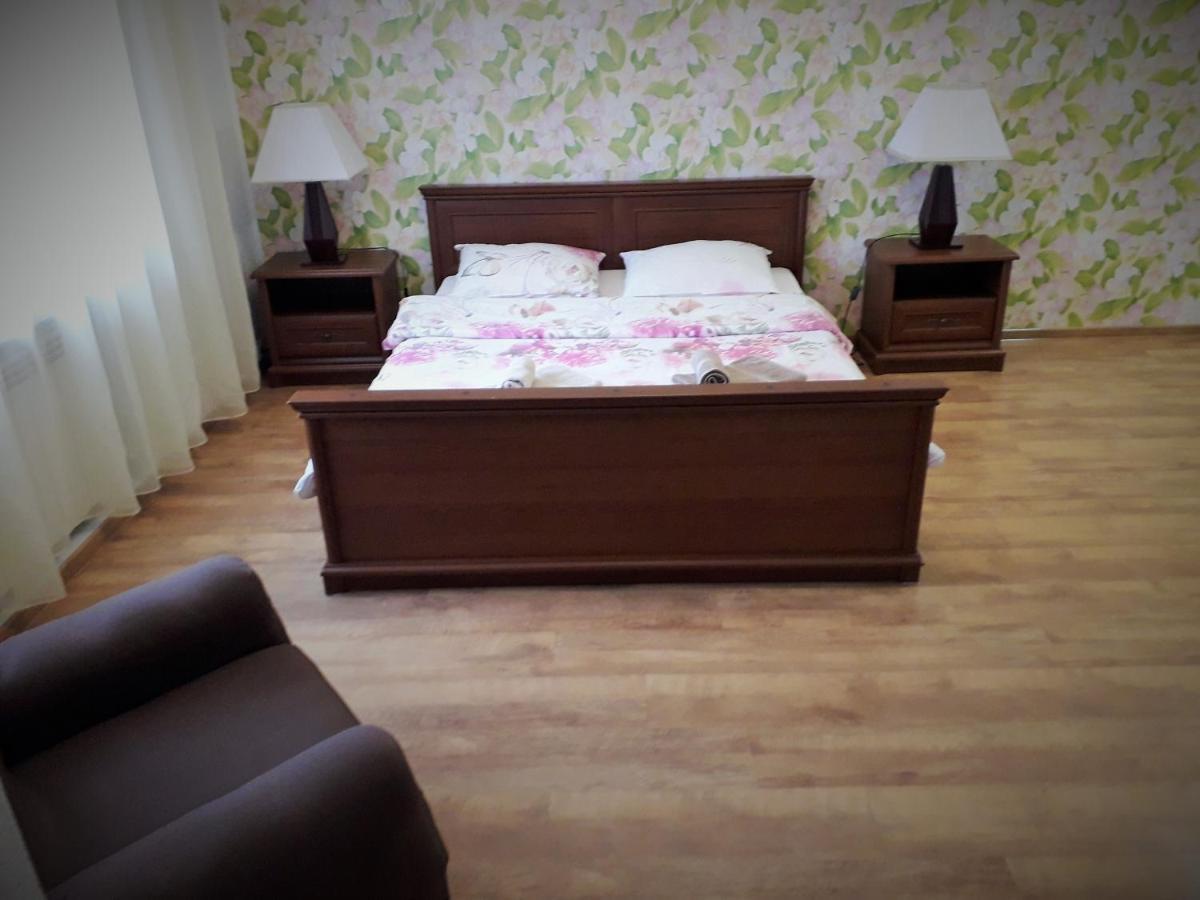 Guest House On Ivana Franka Novyye Petrovtsy エクステリア 写真